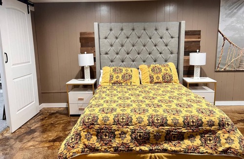 Parkland Apartment | Parkland Studio/Loft Daylight Basement