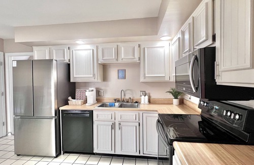 Champaign House | Parkside home close to campus - 3 BD 2 BA