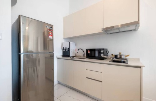 Kampung Pantai Dalam Condo | Parkview Botanical Suites