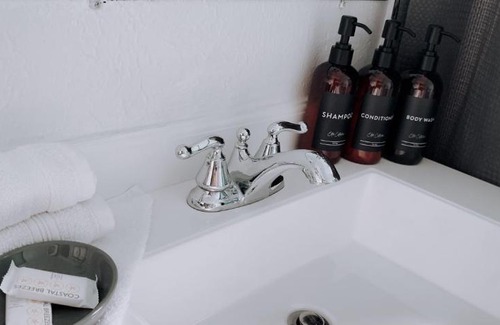 Alta Vista House | Parrot Paradise Sarasota Near Beaches and Pinecraft