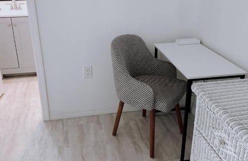 Alta Vista House | Parrot Paradise Sarasota Near Beaches and Pinecraft