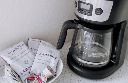 Alta Vista House | Parrot Paradise Sarasota Near Beaches and Pinecraft