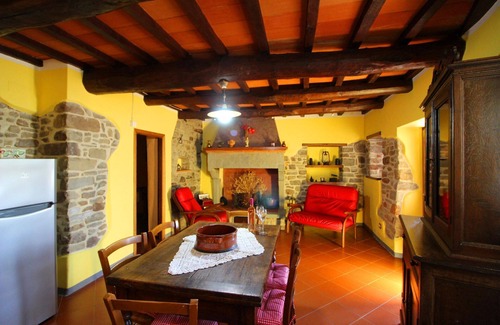 Castel Focognano Villa | Part of an old stone country house enjoying a splendid panoramic view over the woods of the Casentin