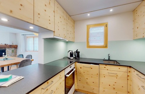 Champfer Apartment | Partially renovated, bright 3 1/2 room apartment on the ground floor with a sunn