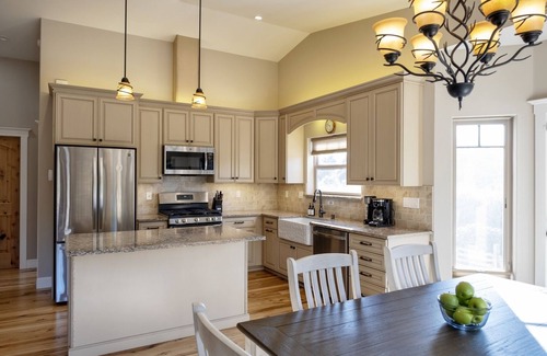 Fort Bragg House | Paseo Del Mar - Close to world class beaches and walking distance to the ocean