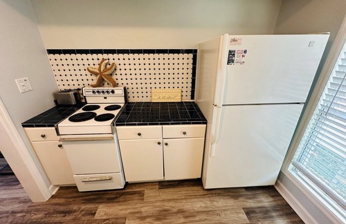 Pass-a-Grille Cabin | Pass-A-Grille St Pete Beach Bungalows Parking Wi-Fi