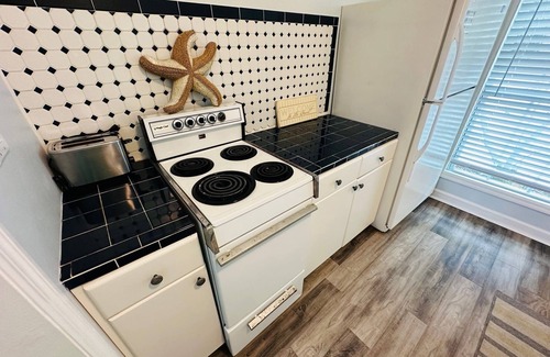 Pass-a-Grille Cabin | Pass-A-Grille St Pete Beach Bungalows Parking Wi-Fi