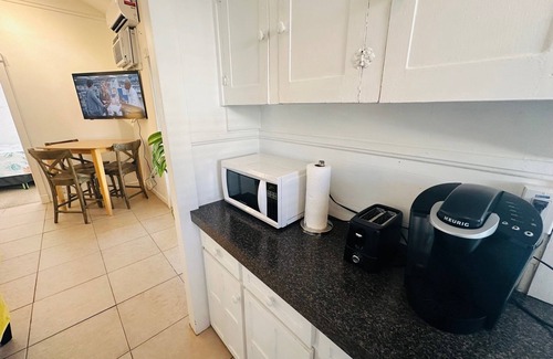 Pass-a-Grille Cabin | Pass-A-Grille St Pete Beach Bungalows Parking Wi-Fi