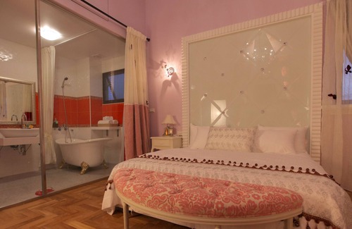 Wujie Bed & Breakfast | Pass Happiness On