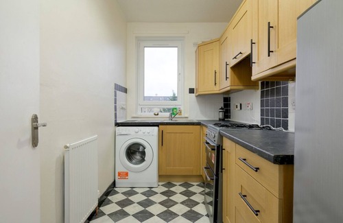 Restalrig Apartment | Pass the Keys | 1-Bedroom Edinburgh Flat Near Arthur’s Seat