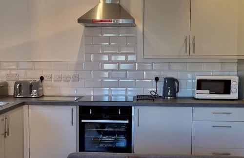 Dawlish Warren House | Pass the Keys | 3 Devondale Bungalows Modern bungalow with parking near the beach