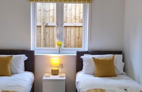 Dawlish Warren House | Pass the Keys | 3 Devondale Bungalows Modern bungalow with parking near the beach