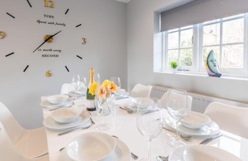 Southend-on-Sea House | Pass the Keys 4-Bedroom Seafront House in Southend Sea Views
