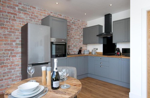 Rhosgoch House | Pass the Keys Adorable 1 bedroom Country Cottage couplessingles