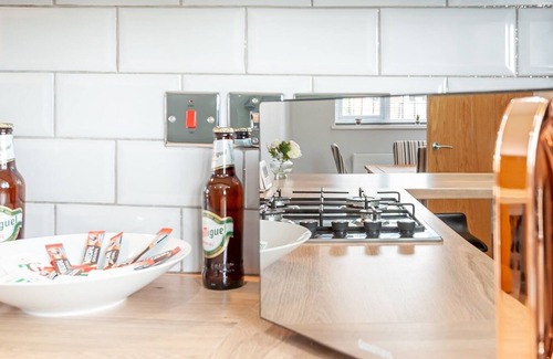 Chapeltown Apartment | Pass the Keys | Alwoodley Hub Serene Retreat