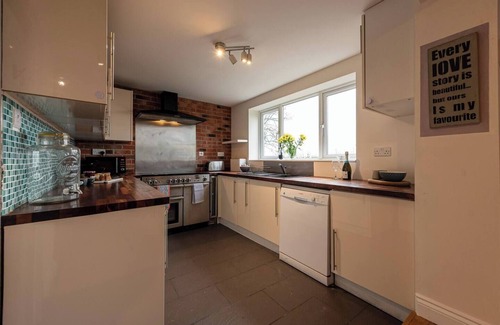 Cheswardine House | Pass the Keys | Charming Cottage Stunning Views