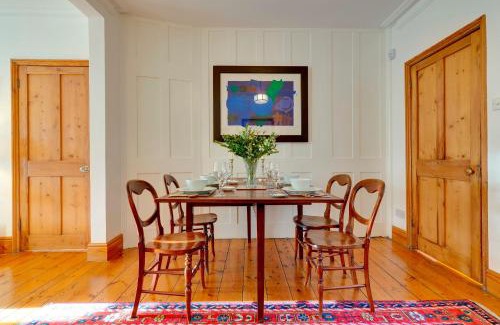 Cambridge House | Pass the Keys Charming Cottage in the City Centre Free Parking