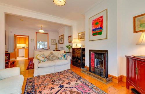 Cambridge House | Pass the Keys Charming Cottage in the City Centre Free Parking