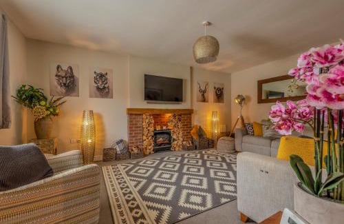 Hinstock House | Pass the Keys Charming Modern Retreat with Private Garden