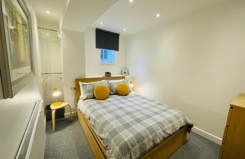 Combs House | Pass the Keys Converted Sunday School for 4 with Views & Garden