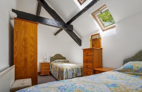 Bontnewydd House | Pass the Keys Cosy 3 Bedroom Barn Conversion with pool