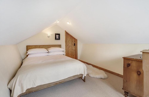 Tonbridge House | Pass the Keys Cosy Countryside Cottage