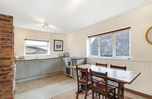 Tonbridge House | Pass the Keys Cosy Countryside Cottage