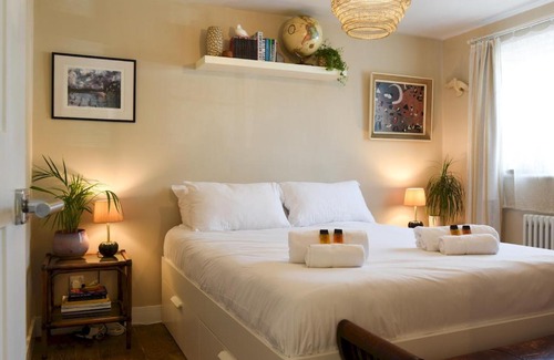 Emsworth Apartment | Pass the Keys Emsworth Harbour Home with Private Garden