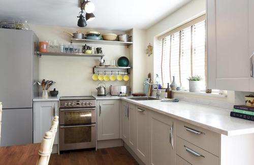 Emsworth Apartment | Pass the Keys Emsworth Harbour Home with Private Garden