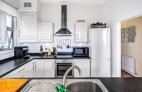 Westcliff-on-Sea Apartment | Pass the Keys | Stunning Sea Front Views