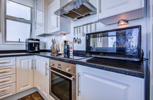 Westcliff-on-Sea Apartment | Pass the Keys | Stunning Sea Front Views