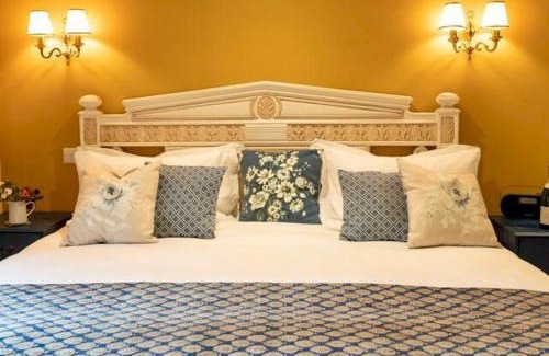 Wedmore House | Pass The Keys Goose Feather Barn, Wedmore luxury cottage for two