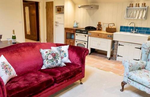 Wedmore House | Pass The Keys Goose Feather Barn, Wedmore luxury cottage for two