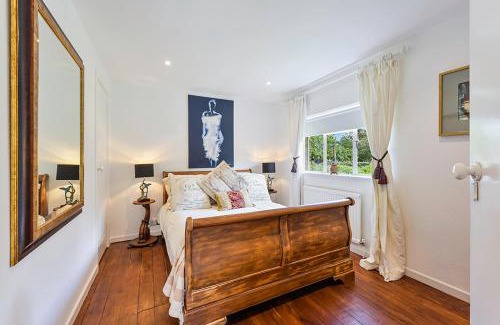 Esher House | Pass the Keys Hidden Cottage in Esher, West End