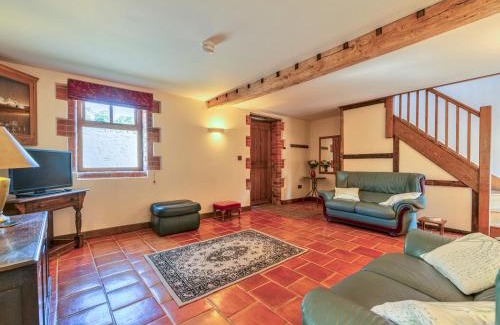 Eaton Mascott House | Pass the Keys Hidden Gem in Stunning Location