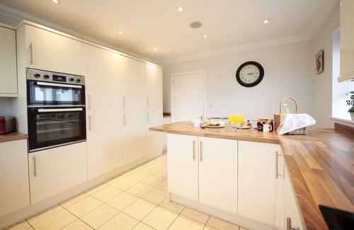 Pentraeth House | Pass the Keys | Home With Hot Tub Close to Beach