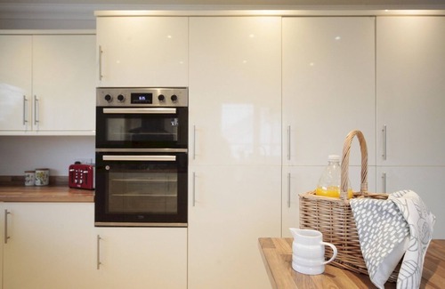 Pentraeth House | Pass the Keys | Home With Hot Tub Close to Beach