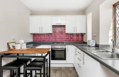 Hainault House | Pass the Keys | Large 3BR Home in Chigwell with Spacious Garden