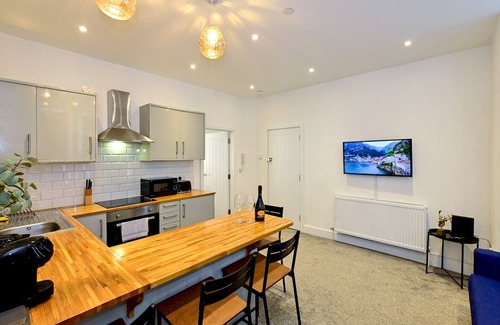 Caerau Apartment | Pass the Keys | Llandaff - Modern, Bright & Central w/Parking