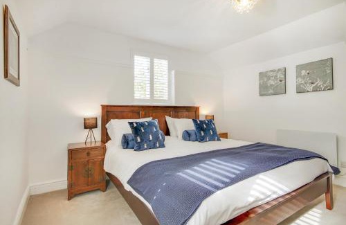 Tonbridge House | Pass the Keys Lovely Countryside Coach Cottage