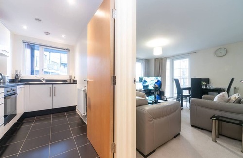 Whittington Apartment | Pass the Keys | Modern 2 bedroom and 2 Bath Apartment in London