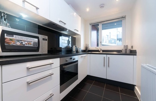 Whittington Apartment | Pass the Keys | Modern 2 bedroom and 2 Bath Apartment in London