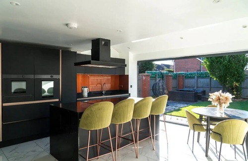 Quedgeley Apartment | Pass the Keys | Modern spacious home | Hot Tub | Garden | Parking