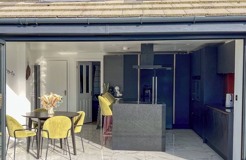 Quedgeley Apartment | Pass the Keys | Modern spacious home | Hot Tub | Garden | Parking