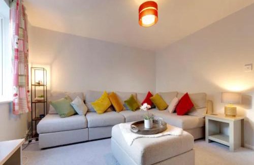 Cherry Hinton House | Pass the Keys Renovated Sunny Home Pass the Keys