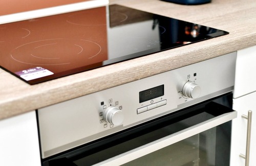 Whitchurch Apartment | Pass the Keys | Sleek 1 Bed Apartment w Parking