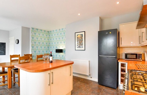 Barry House | Pass the Keys | Spacious 4 Bedroom home with Parking Garden