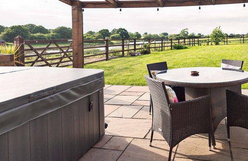 Warmingham House | Pass the Keys | Stunning Cheshire Barn with HotTub