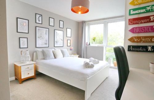 Manchester Apartment | Pass the Keys Sunny Apartment 10mins to Coop Arena
