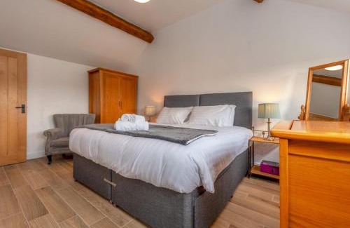 Sugnall House | Pass the Keys The Drift House – Countryside Luxury Comfort